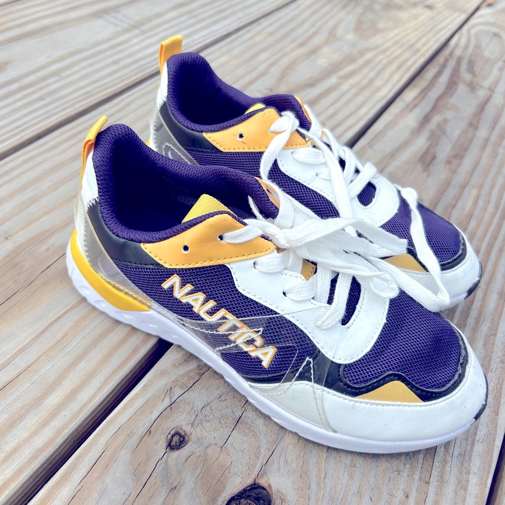 Nautica Boys Sneakers size 4